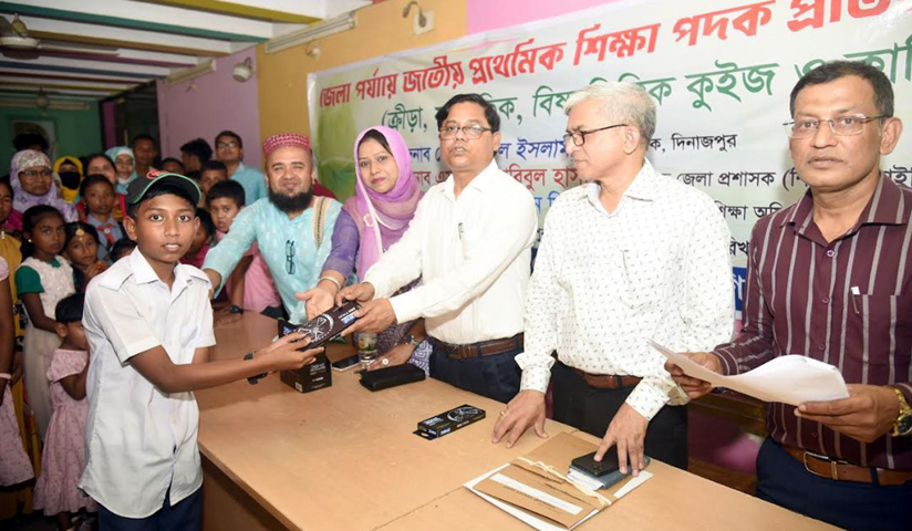 দিনাজপুরে জেলা পর্যায়ে জাতীয় প্রাথমিক শিক্ষা পদক প্রতিযোগিতা অনুষ্ঠিত