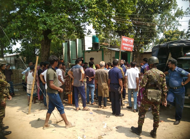 ফুলবাড়ীতে কবরস্থানের জায়গা নিয়ে বিরোধের জেরে সংঘর্ষে আহত ১, পুলিশ ও সেনাবাহিনীর হস্তক্ষেপে পরিস্থিতি শান্ত