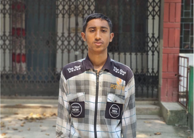 অদম্য মেধামী মোস্তাফিজুর পাঁচ পাবলিক বিশ্ববিদ্যালয়ে মেধা তালিকায় ভর্তির সুযোগ পেলেও অর্থাভাবে অনিশ্চিত হয়ে পড়েছে ভর্তির সুযোগ, দুশ্চিন্তায় বাবা-মা