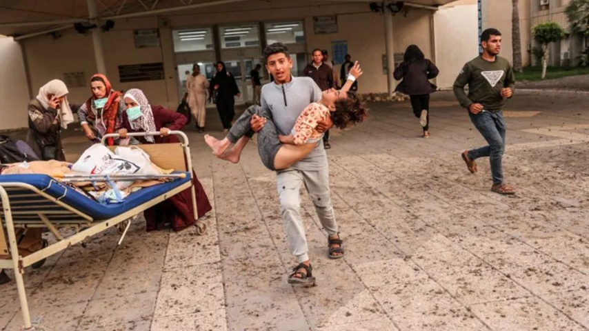 গাজায় মধ্যরাতে তাণ্ডব : হাসপাতালে হামলার পর ৫১ ফিলিস্তিনি নিহত