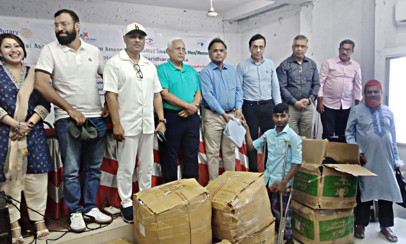 দিনাজপুরে প্রতিবন্ধীদের ব্যবসার জন্য আর্থিক সহায়তা প্রদান