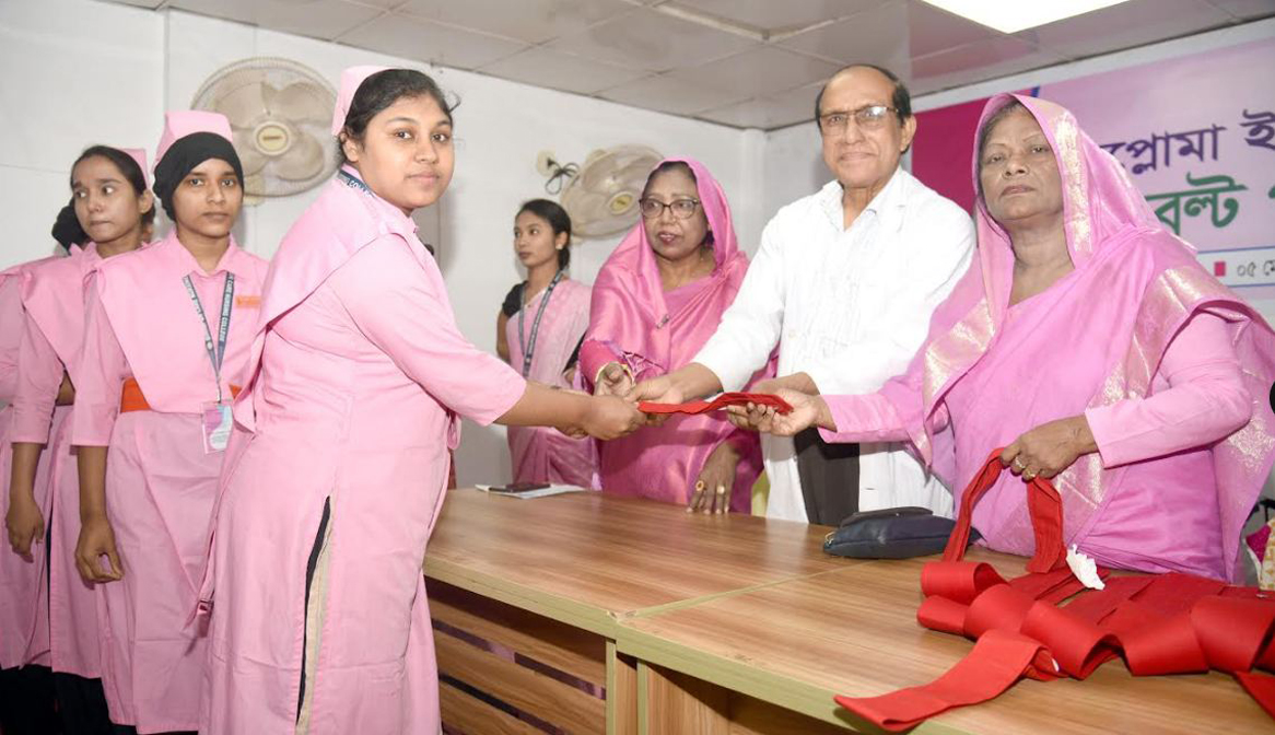 দিনাজপুর কেয়ার নার্সিং কলেজের ডিপ্লোম ইন মিডওয়াইফারি কোর্সের ছাত্রীদের বেল্ট প্রদান