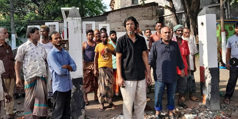 গোবিন্দগঞ্জে শহীদ মিনারের সীমানা প্রাচীর ভাংচুর, বিভিন্ন মহলে ক্ষোভ