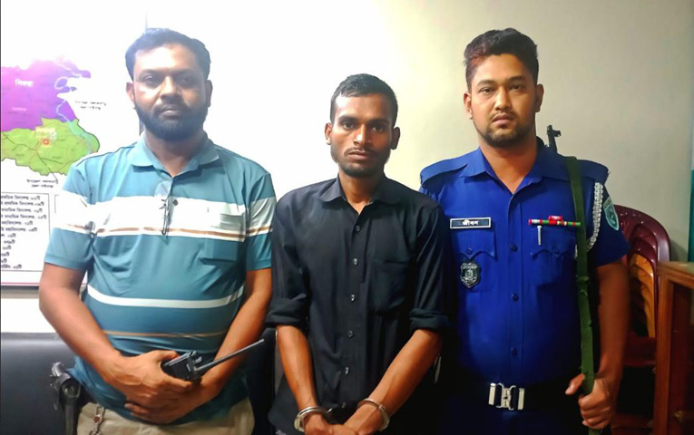 ঘোড়াঘাটে ১৪ মামলার আন্তঃজেলা ডাকাত দলের সদস্য শাকিল গ্রেপ্তার