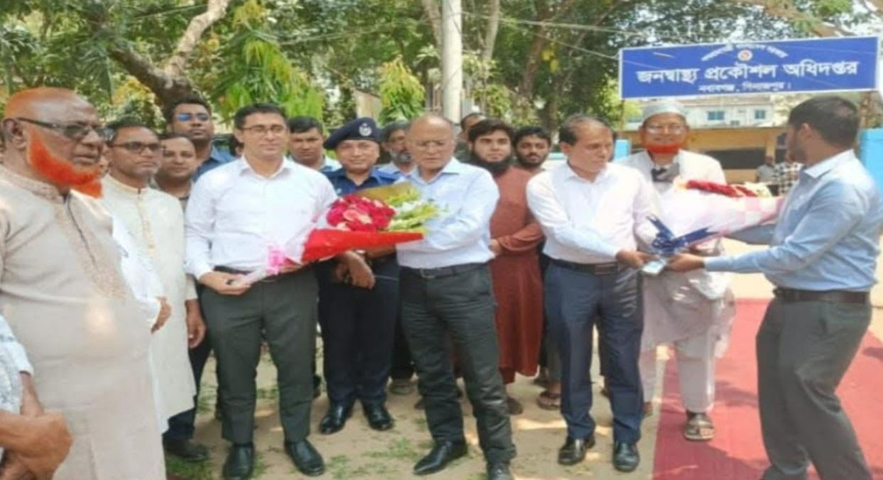 নবাবগঞ্জে পরিদর্শনে আসেন রংপুর বিভাগীয় কমিশনার