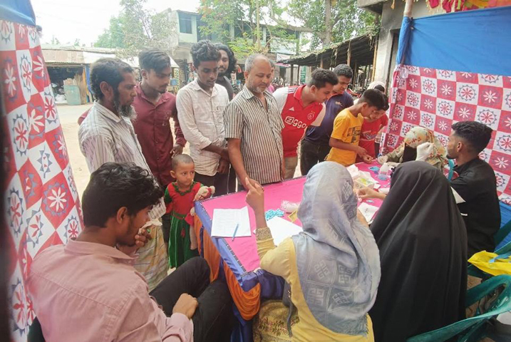চিরিরবন্দরে ফ্রি ব্লাড গ্রুপিং ক্যাম্পেইন অনুষ্ঠিত