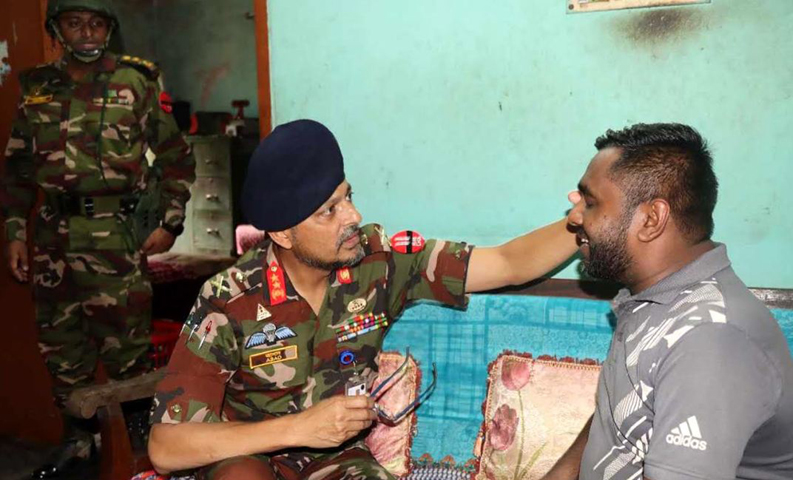 বগুড়ায় জুলাই যোদ্ধাদের পাশে সেনাবাহিনী