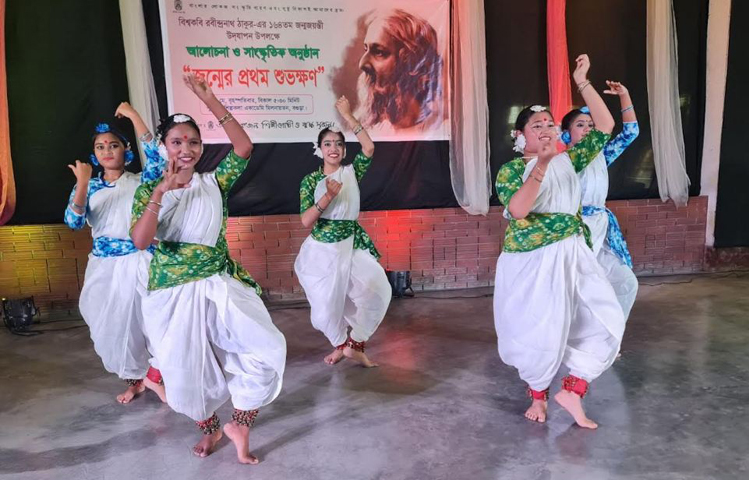 রবি ঠাকুরের জীবনাবসান ভীষণ বড় ক্ষতি করে বাংলা সাহিত্যের বগুড়ায় আলোচনাসভায় বক্তারা