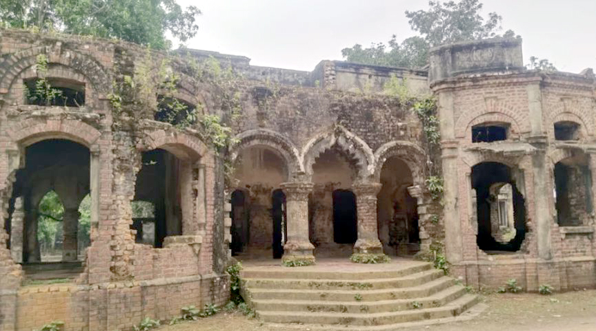 বিরামপুরের রতমপুরের জমিদার রুক্ষিণী বাবুর  জমিদার বাড়িটি দৃষ্টিনন্দন পর্যটনকেন্দ্র হতে পারে