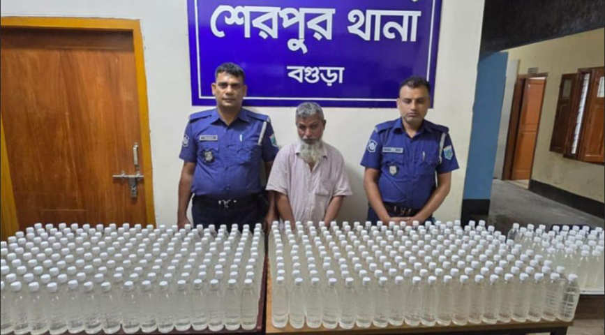 বগুড়ার শেরপুরে ২৪৮লিটার চোলাই মদসহ অটোরিকশাচালক আটক