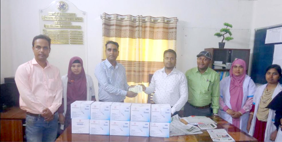 ফুলবাড়ী উপজেলা পরিবার পরিকল্পনা কার্যালয়ে এডি সিরিঞ্জ প্রদান