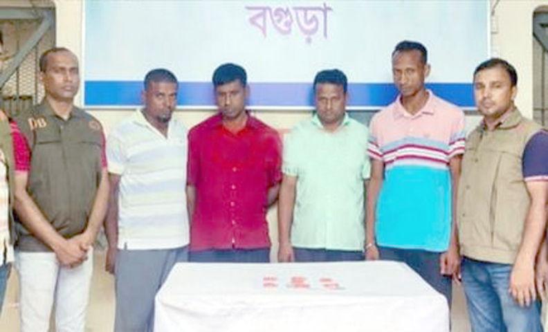 বগুড়ায় ইয়াবাসহ গ্রেপ্তার তিন পুলিশ ও আনসার সদস্য কারাগারে