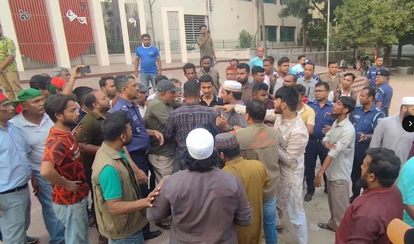 বগুড়ায় উদীচির জাতীয় সঙ্গীত গাওয়ার কর্মসূচিতে ফ্যাসিবাদ বিরোধী মঞ্চের হামলা, আহত ৭