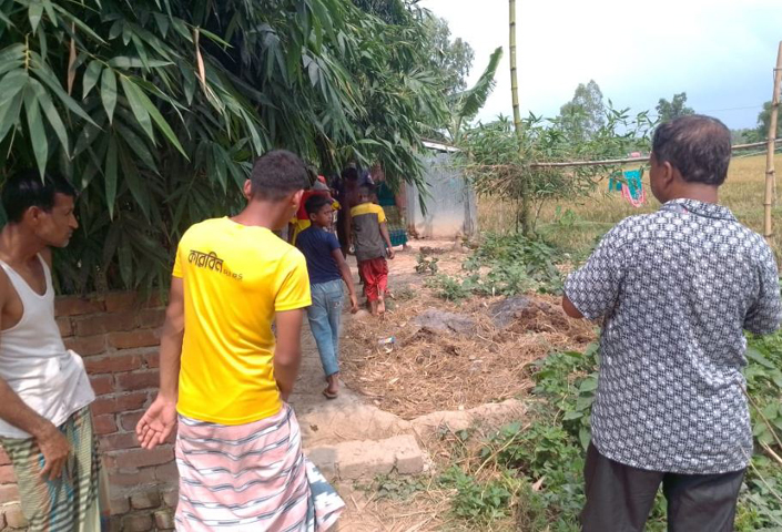 বদরগঞ্জে কবরস্থানের রেকর্ডভুক্ত রাস্তা দখলের অভিযোগ