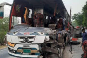 ঘোড়াঘাটে দাঁড়িয়ে থাকা বালুভর্তি ট্রাককে বাসের ধাক্কায়  তিন জন নারীসহ ৫ জন বাস যাত্রী নিহত, আহত ১৫