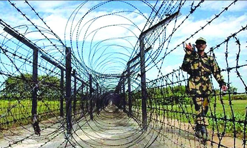 বিরামপুর সীমান্তে আলো বন্ধ করে গভীর রাতে নারী শিশুসহ ১৫ জনকে ঠেলে দিল বিএসএফ