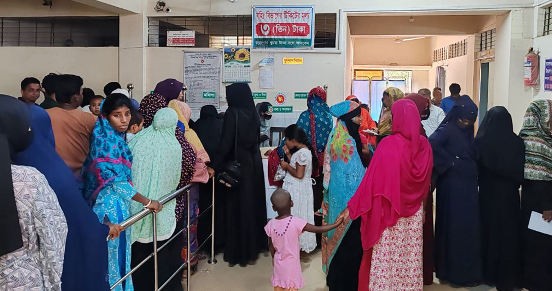 ফুলবাড়ী স্বাস্থ্য কমপ্লেক্সে নেই চোখের চিকিৎসক