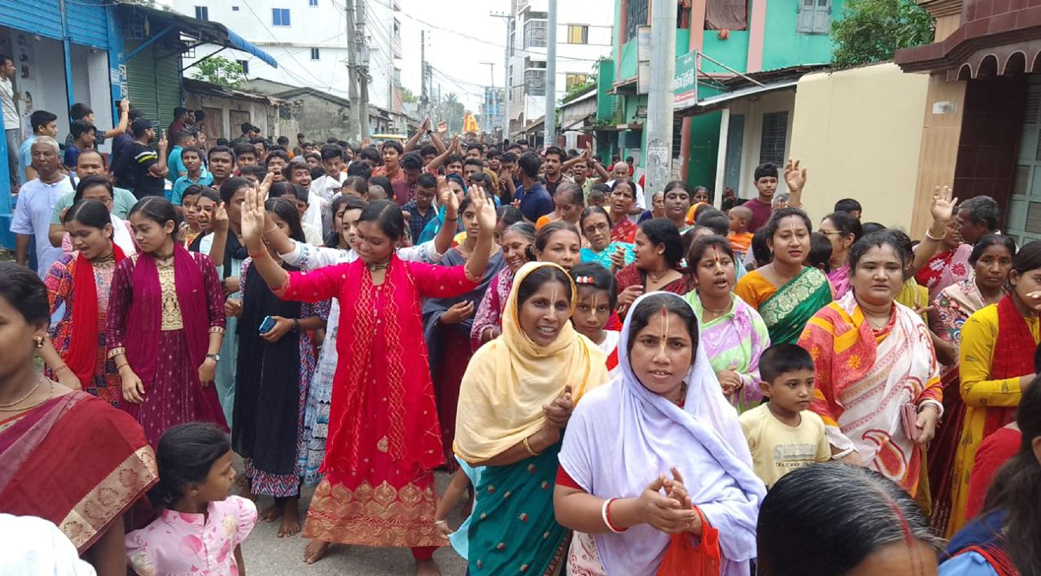 ফুলবাড়ীতে অত্যন্ত আনন্দ- উচ্ছ্বাসের মধ্য দিয়ে শ্রী শ্রী জগন্নাথ দেবের রথযাত্রা অনুষ্ঠিত