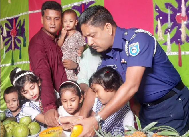 হিলিতে বাংলাহিলি ড্রিমল্যান্ড স্কুলে ফল উৎসব অনুষ্ঠিত