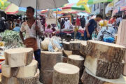 ঈদ ঘিরে কদর বেড়েছে মাংস কাটার খাটিয়ার
