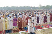 দিনাজপুরের ঐতিহাসিক গোর-এ-শহীদ ময়দানে লক্ষাধিক মুসল্লির ঈদের নামাজ আদায়