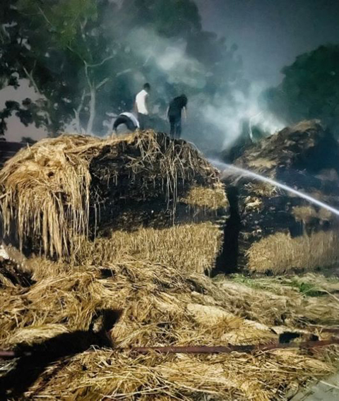 পাঁচবিবিতে শত্রুতাই খড়ের পালায় আগুন