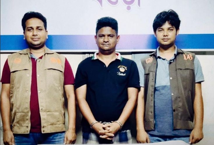 দৈনিক কালবেলায় সংবাদ প্রকাশের পর  বগুড়া যুবলীগ সভাপতির সহযোগী হৃদয় গ্রেপ্তার