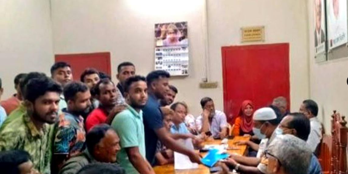 বগুড়ায় ছাত্রদলের নতুন কমিটিতে ২৩ অনুপ্রবেশকারী’ তারেক রহমানকে পদবঞ্চিতদের স্মারকলিপি