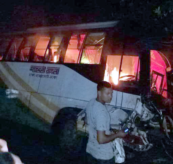 ময়মনসিংহের ফুলপুরে মাহিন্দ্র-বাসের মুখোমুখি সংঘর্ষে মাহিন্দ্রার ৬ যাত্রী নিহত