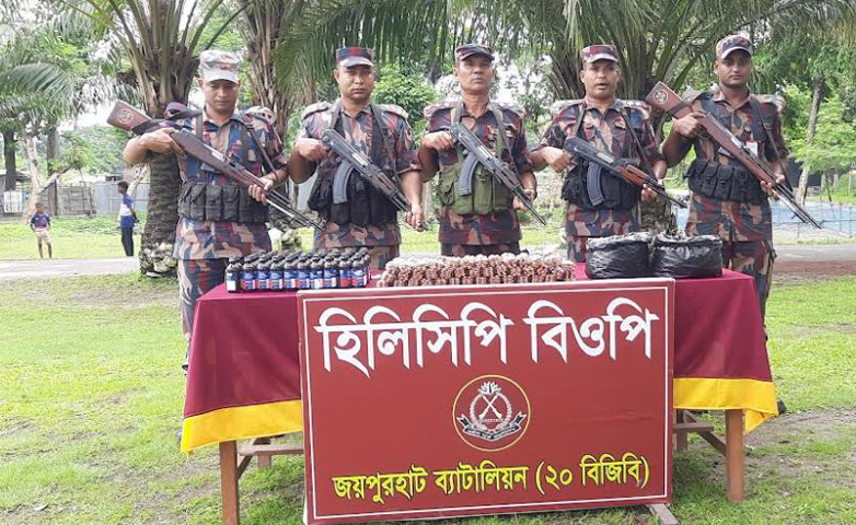 হিলি সীমান্তে প্রায় ১৪ লাখ টাকার মাদক উদ্ধার করেছে বিজিবি