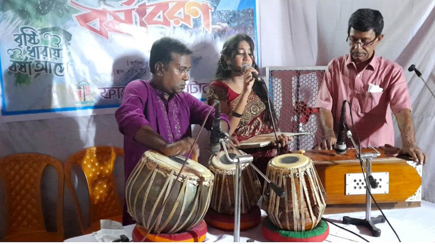 বগুড়ায় ফাল্গুণী থিয়েটারের আয়োজনে বর্ষাবরণ সংগীতানুষ্ঠান