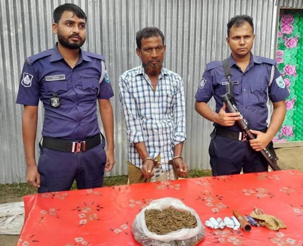 গোবিন্দগঞ্জে যৌথ বাহিনীর অভিযানে গাঁজাসহ মাদক কারবারি আটক