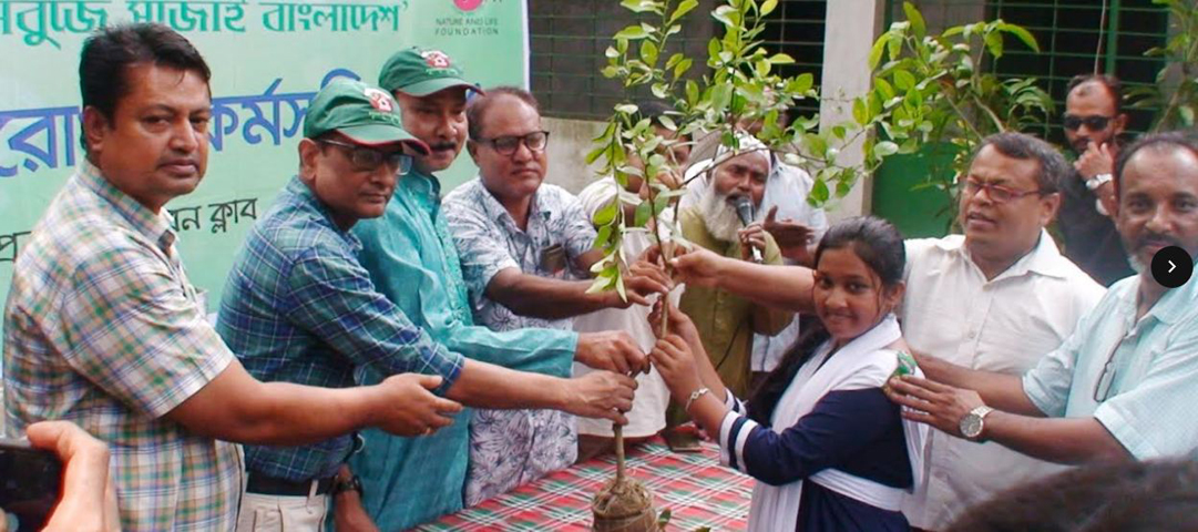 গোবিন্দগঞ্জে ’সবুজে সাজাই বাংলাদেশ” এই পদিপাদ্যে  প্রকৃতি ও জীবন ক্লাবের আয়োজনে বৃক্ষ রোপণ কর্মসূচীর উদ্বোধন