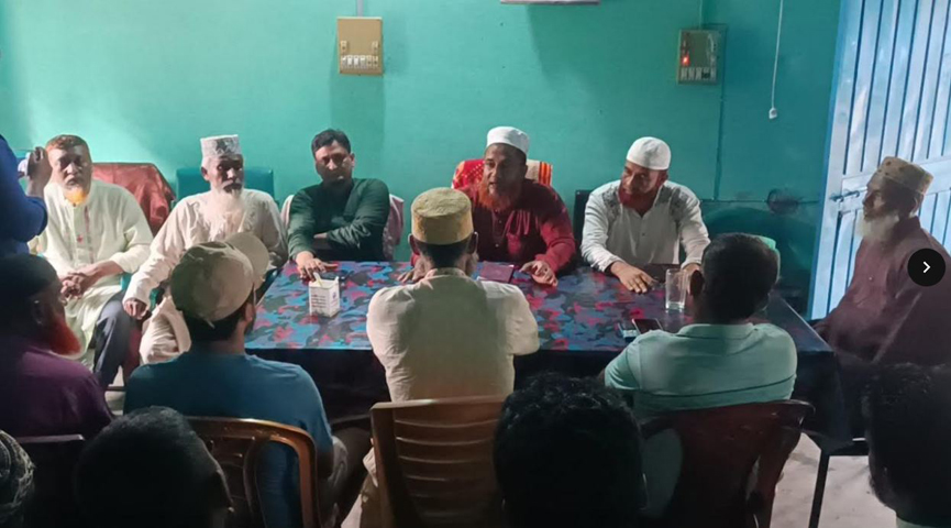 জামায়াতের নিবন্ধন ফিরে পাওয়ায় হিলিতে দোয়া ও মিষ্টি বিতরণ