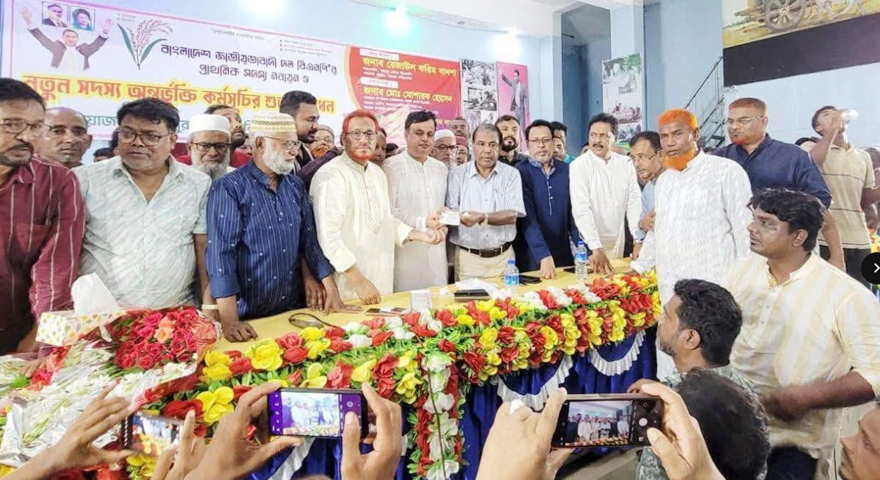 ভুইফোঁর নয় ত্যাগীদেরই দলে অন্তর্ভুক্ত করা হবে: রেজাউল করিম বাদশা