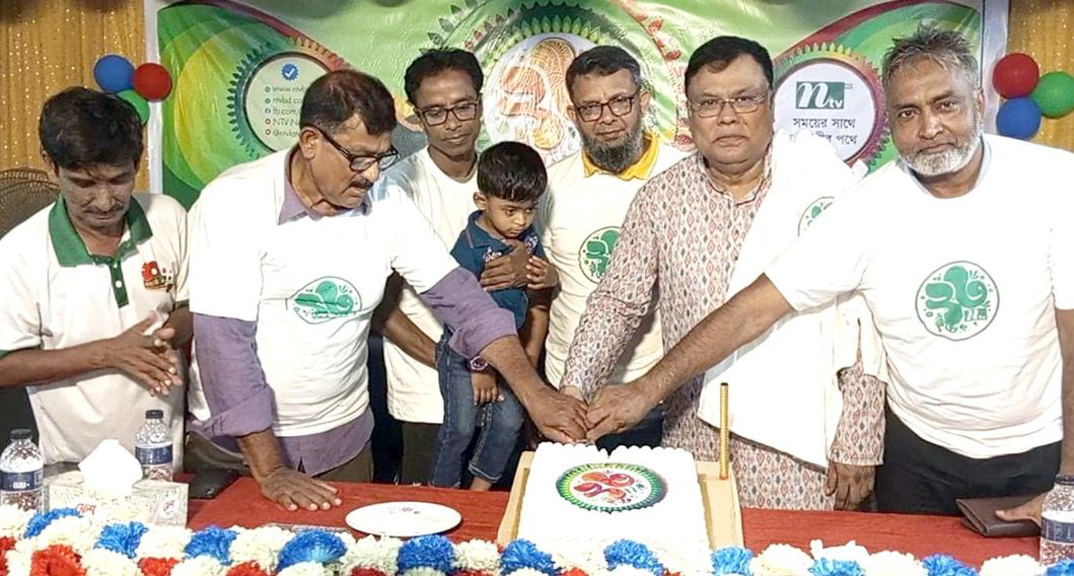 দিনাজপুরে এনটিভি এর ২৩তম বর্ষে পদার্পণে কেক কাটা ও আলোচনা সভা অনুষ্ঠিত