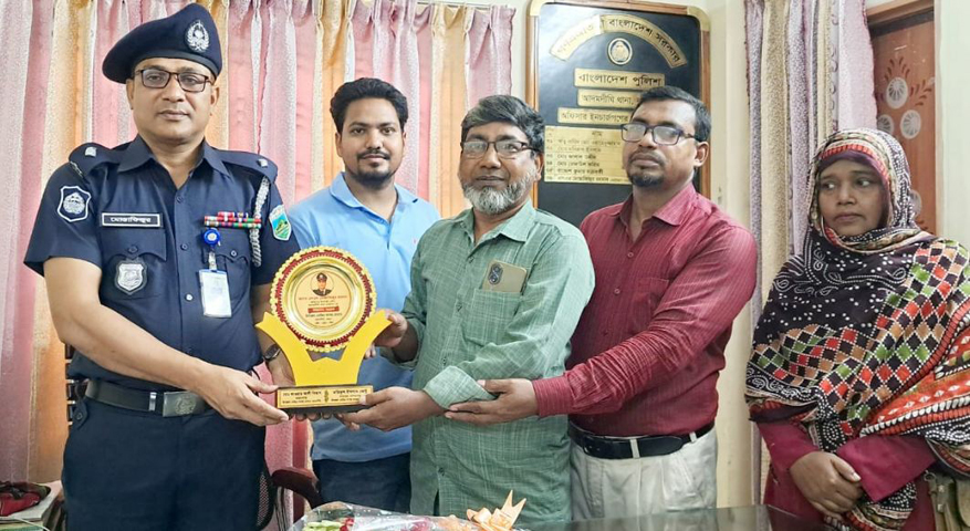 আদমদীঘিতে ওসি’র সাথে এনজিও সমন্বয় ফোরামের নেতৃবৃন্দের মত বিনিময় সভা ও সম্মাননা প্রদান