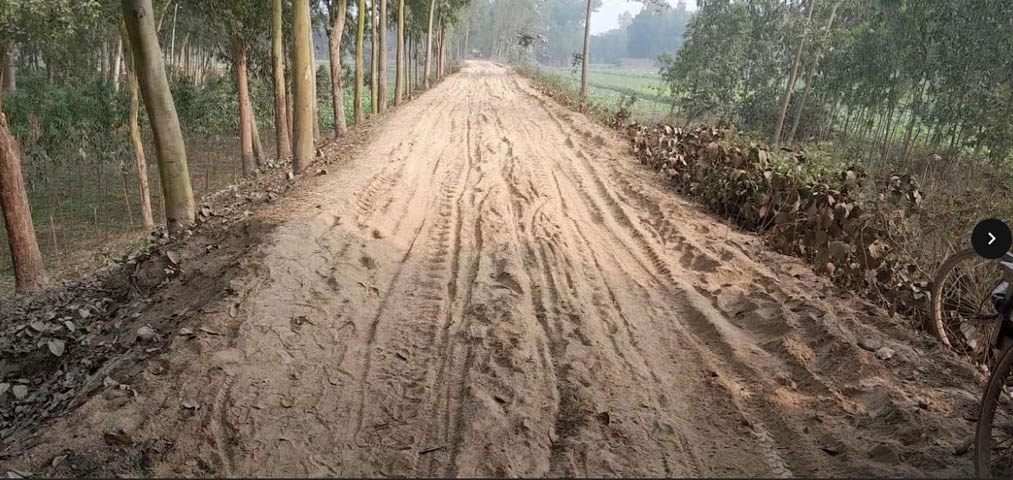 গোবিন্দগঞ্জে সংস্কারের অভাবে দুর্ভোগের শিকার চার গ্রামের অর্ধলক্ষ মানুষ