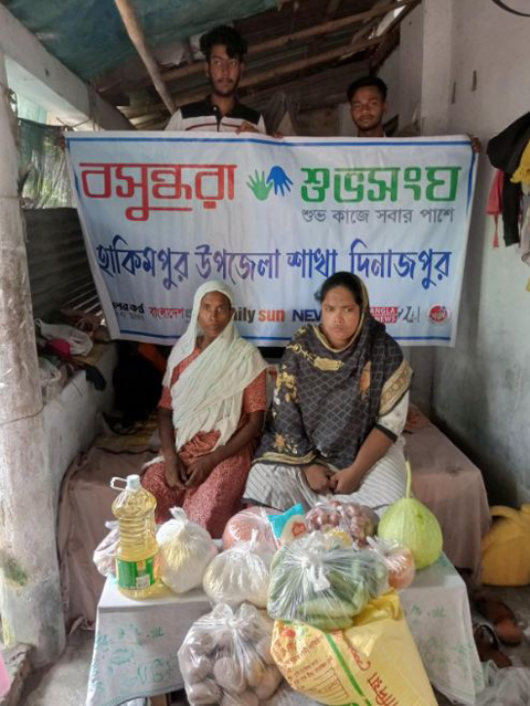 এমন অনুদান আগে কখনো পায়নি, হিলিতে বাকপ্রতিবন্ধী ভাই-বোনকে খাদ্য সামগ্রী দিল বসুন্ধরা শুভ সংঘ