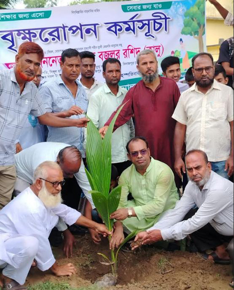 বিরলের বিভিন্ন শিক্ষাপ্রতিষ্ঠানে বৃক্ষরোপণ কর্মসূচিতে বজলুর রশিদ কালু এর অংশগ্রহণ