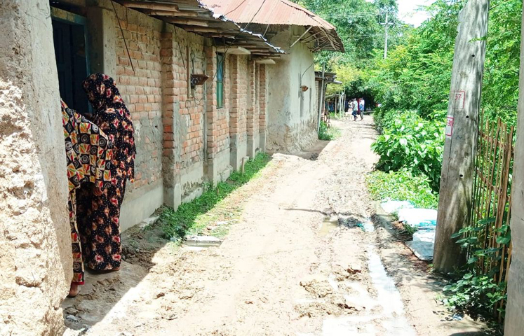 পাঁচবিবিতে চলাচলের রাস্তা নিয়ে জটিলতা