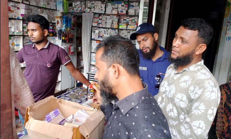 চিরিরবন্দরে জাতীয় ভোক্তা অধিকারের ৪ব্যবসায়ীকে জরিমানা