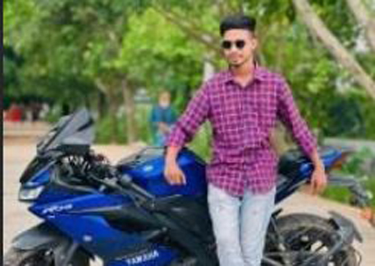 বগুড়ায় ট্রেনের ধাক্কায় আজিজুল হক কলেজের শিক্ষার্থী নিহত