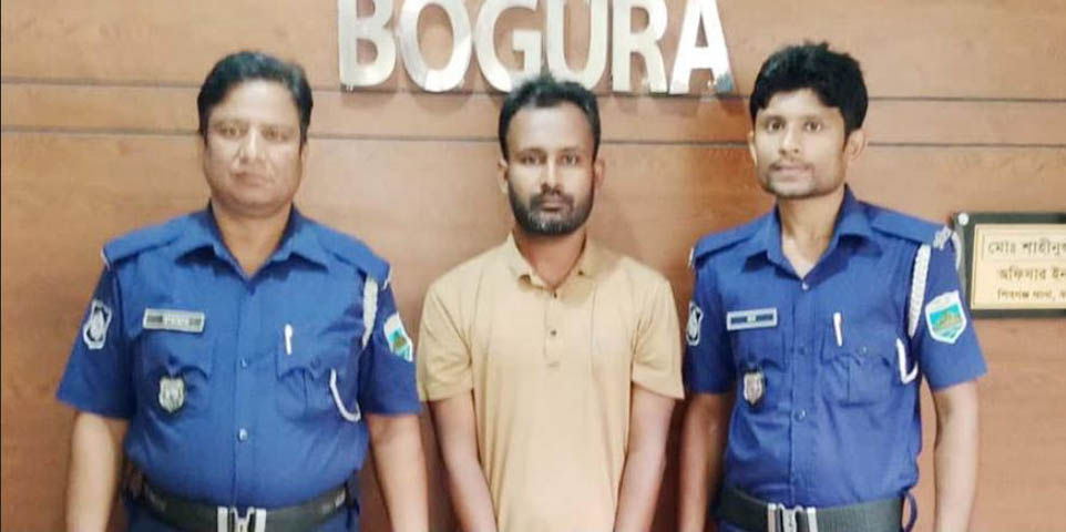 শিবগঞ্জে ভুয়া ডিবি পুলিশ অফিসার গ্রেফতার