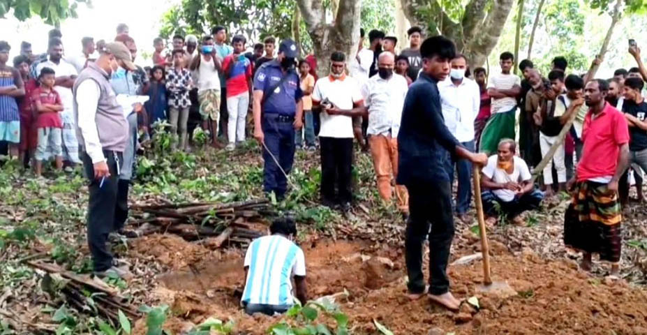 আদালতের নির্দেশে হাকিমপুরে ১৫ মাস পর কবর থেকে মরদেহ উত্তোলন
