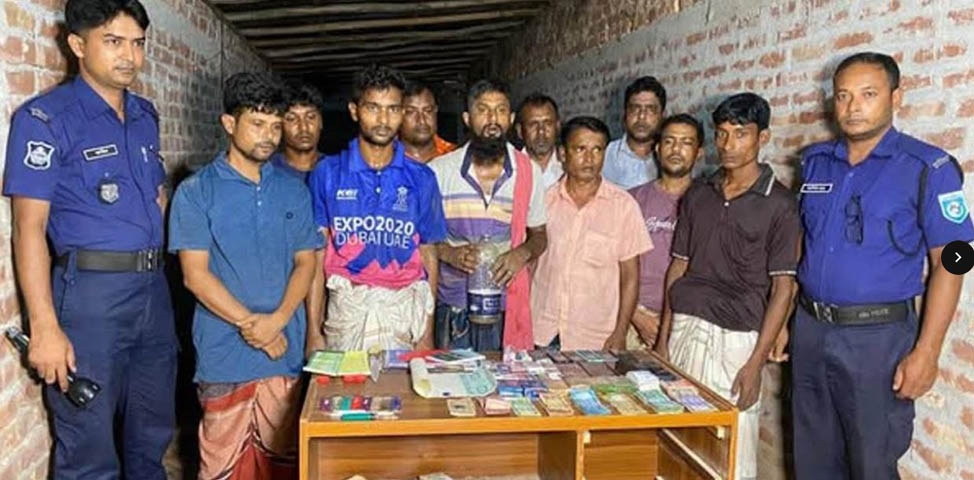 গোবিন্দগঞ্জে গভীর রাতে যৌথ অভিযানে ১০ জুয়াড়ি আটক জুয়া খেলার সামগ্রী ও মাদক উদ্ধার