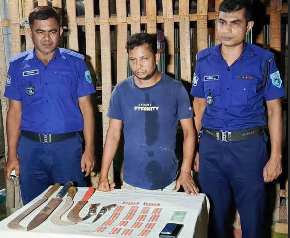 গোবিন্দগঞ্জে মাদক, জাল টাকা ও দেশীয় অস্ত্রসহ মাদক ব্যবসায়ি গ্রেফতার