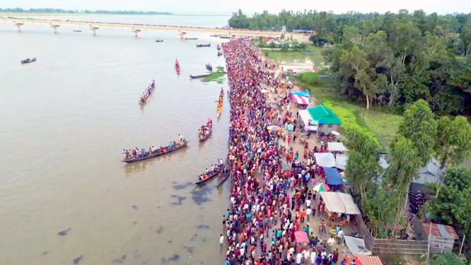গাইবান্ধায় উৎসবমুখর নৌকা বাইচ ফাইনাল, চ্যাম্পিয়ন গণতরী দল