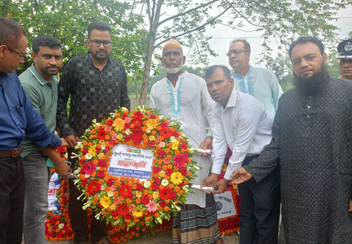 দিনাজপুরে জুলাই -যোদ্ধা রাহুলের কবরে আঞ্চলিক শ্রম দপ্তরের শ্রদ্ধাঞ্জলি অর্পণ