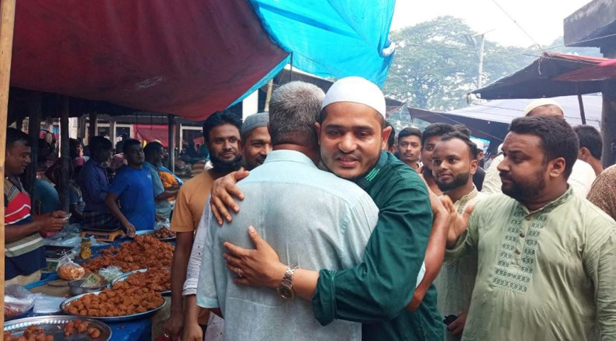 বগুড়ার দাঁড়িপাল্লায় ভোট চেয়ে জামায়াত প্রার্থী গণসংযোগ